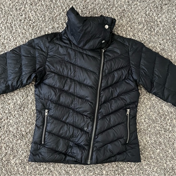 Patagonia Prow down puffer jacket in Black - Picture 5 of 6